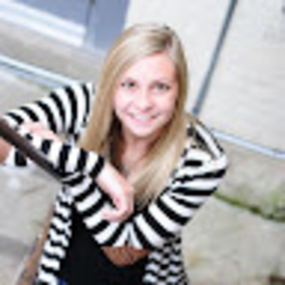 Meet your Posher, Laura - Picture 1 of 1